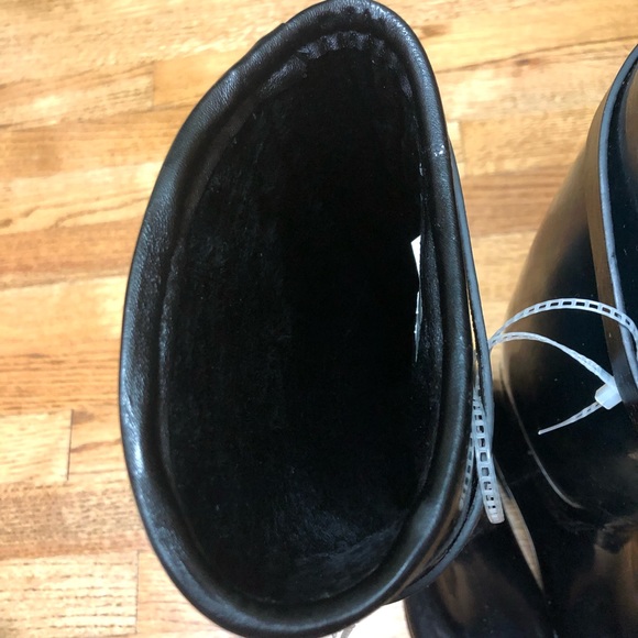 Brand new Dav Weatherproof Luxury Boots -  size 6